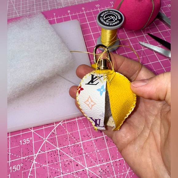 💝 Murakami Yellow and White Air Balloon Keychain bag charm - Picture 11 of 17